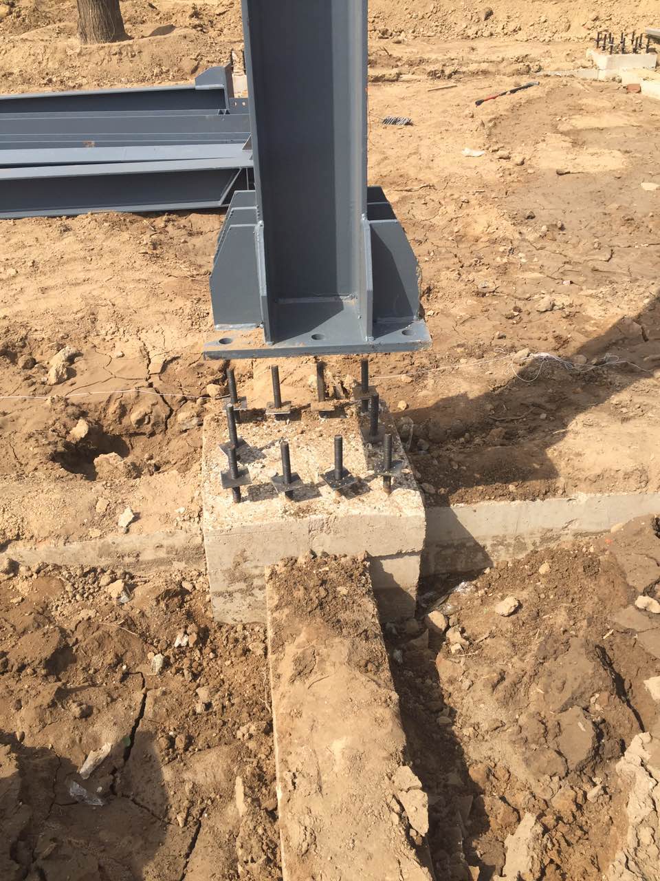 钢结构建筑柱脚出现问题应该如何补强措