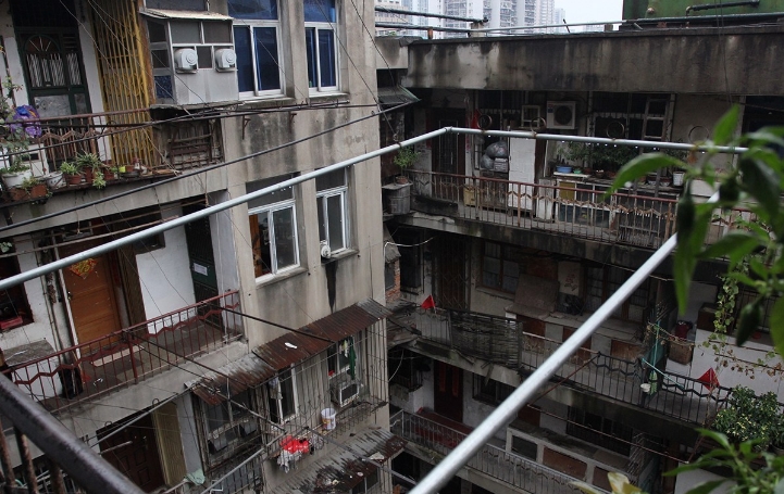 现有房屋楼房出现倾斜怎么办?锚杆静压桩加固倾斜房屋